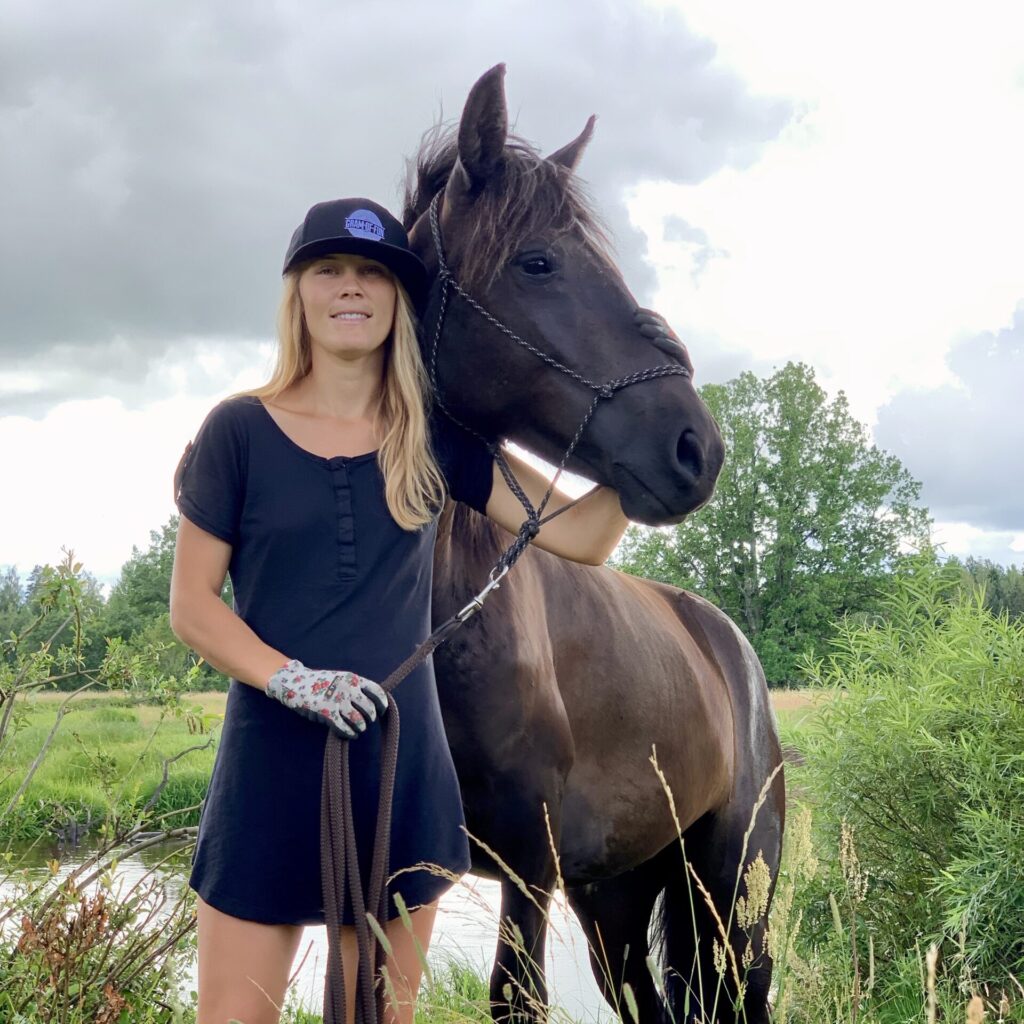 Marelle Mangus with horse